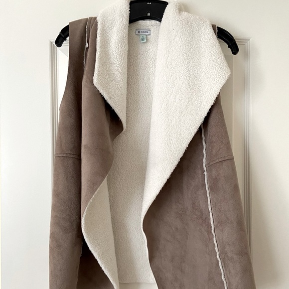 Faux Sherpa and suede vest! - Picture 1 of 3